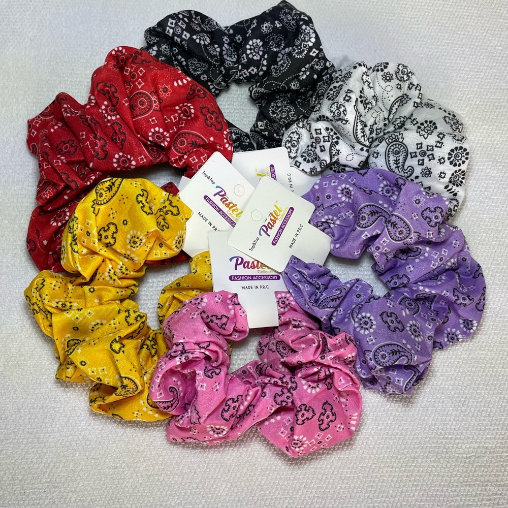 Hair Scrunchies. 6 LG Top & Top Pastel Collection Bandanna Print Scrunchies. NWT